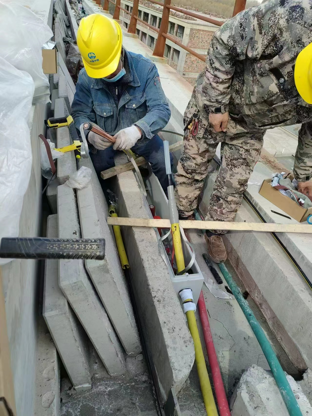 10kV电力线路迁改现场 电缆沟及管线敷设细节